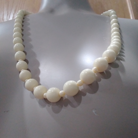 New Fashion Lustre bead necklace Ivory tone jewelry - Picture 4 of 9